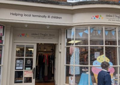 Abingdon shop window with big colourful cupcake
