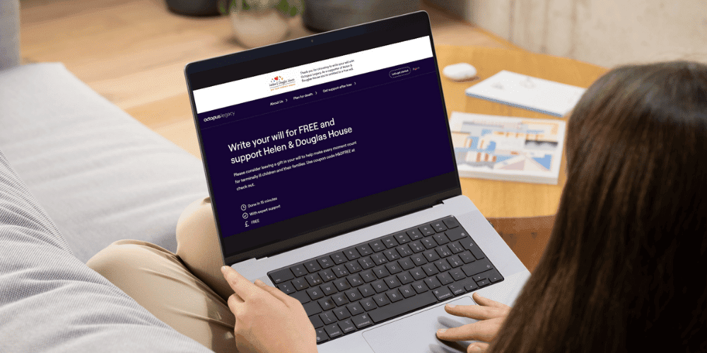 A woman is writing her Will online