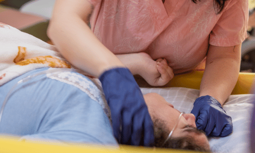 Nurse giving medication at HDH_1000x550